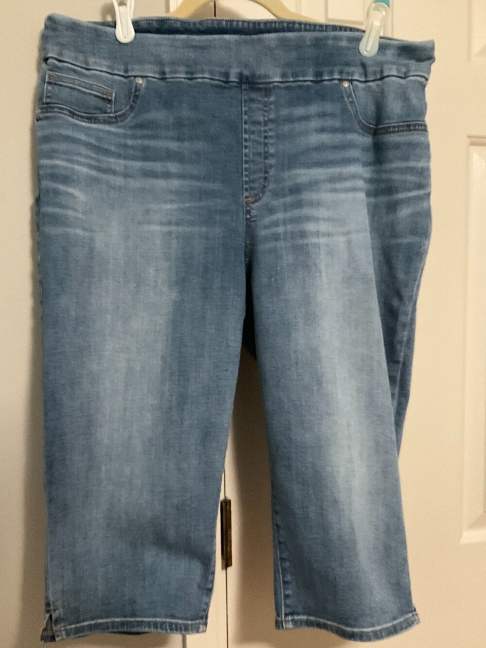 Chicos Capri Jeans Size 2.5/14